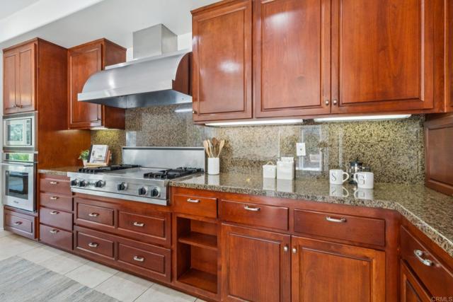 Detail Gallery Image 12 of 48 For 2535 San Clemente Ave, Vista,  CA 92084 - 4 Beds | 4 Baths