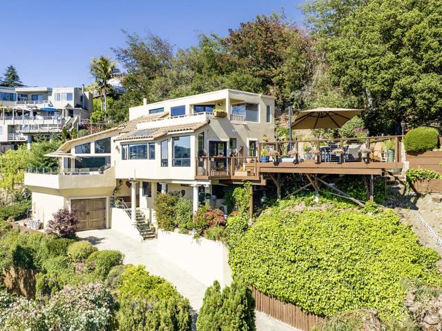 3300 Crystal Heights Drive, Soquel CA: https://media.crmls.org/mediaz/ede69ee4-d1b4-4640-ba8b-f211c26dde54.jpg