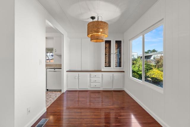 19 Dolphin Court, Half Moon Bay CA: https://media.crmls.org/mediaz/ede6c267-d37a-404a-9489-701a8e8dbd07.jpg
