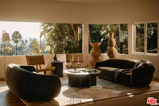 2250 El Contento Drive, Los Angeles CA: https://media.crmls.org/mediaz/ede7320c-562b-4479-9c23-d8a4641cb752.jpg