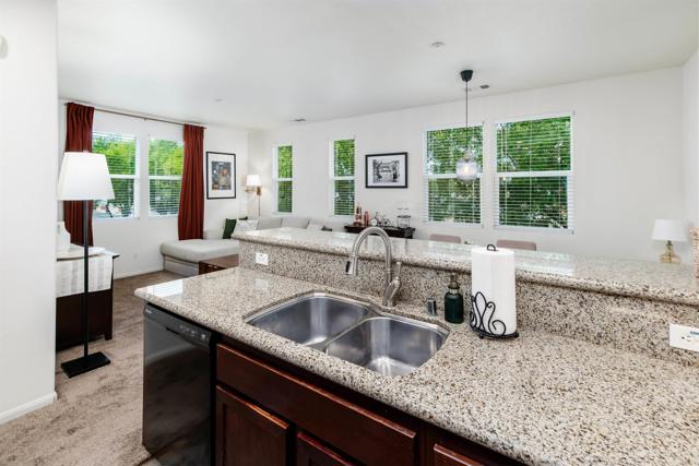 Detail Gallery Image 17 of 31 For 451 Avenida De La Luna, Vista,  CA 92083 - 2 Beds | 2 Baths