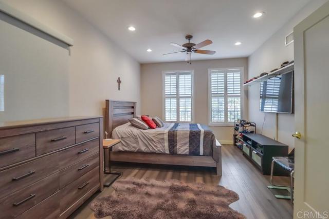 898 Padera Ct, Chula Vista CA: https://media.crmls.org/mediaz/ede74fbb-8fe1-4afb-920b-d4ae9cf306a5.jpg