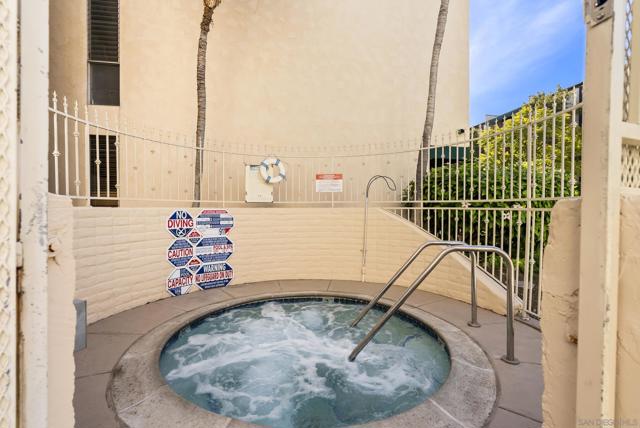 6455 La Jolla Blvd, La Jolla CA: https://media.crmls.org/mediaz/ede76f5b-9f2e-468c-a982-57f698086793.jpg