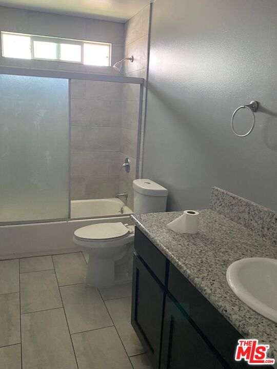 10217 S Grand Avenue, Los Angeles CA: https://media.crmls.org/mediaz/ede777fe-f146-40cf-9658-c2a679ebf288.jpg