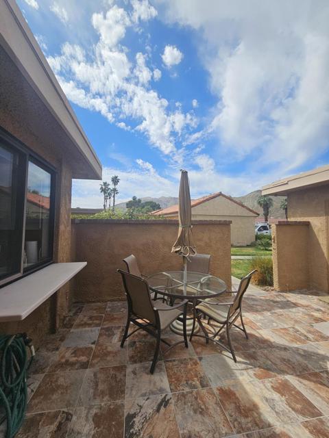 101 La Cerra Drive, Rancho Mirage CA: https://media.crmls.org/mediaz/ede78888-0ebb-4f02-a737-363a2c705cc4.jpg