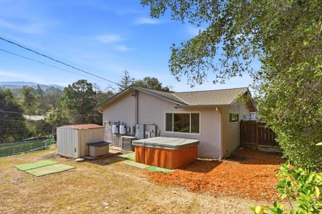 12387 Stonebrook Drive, Los Altos Hills CA: https://media.crmls.org/mediaz/ede7e626-35b2-4226-bac6-c2bad73640d8.jpg