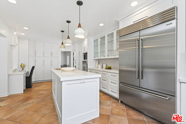322 25th Street, Santa Monica CA: https://media.crmls.org/mediaz/ede80561-f148-4cad-a814-816b0a299f46.jpg