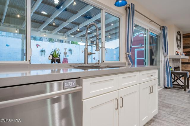 2760 Royal Avenue, Simi Valley CA: https://media.crmls.org/mediaz/ede8a869-59bb-437b-bc5e-f1a3f859b947.jpg