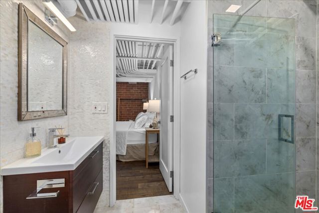 120 S Hewitt Street, Los Angeles CA: https://media.crmls.org/mediaz/ede95b89-4ccf-47b8-890a-34fa7e871f8e.jpg