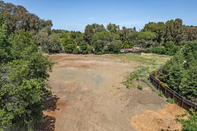 27121 W Fremont Road, Los Altos Hills CA: https://media.crmls.org/mediaz/edea1025-3201-4a4b-a4b2-049ce4d98674.jpg