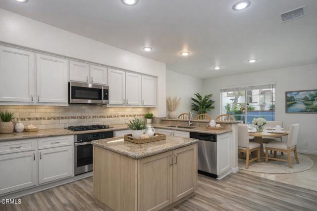 Detail Gallery Image 9 of 37 For 279 Camino Toluca, Camarillo,  CA 93010 - 3 Beds | 3 Baths