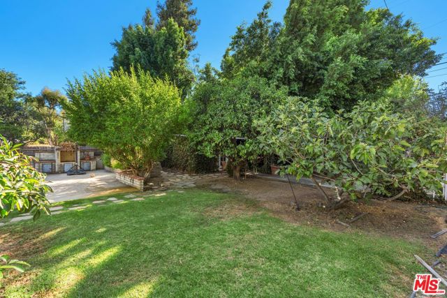 6317 Orion Avenue, Van Nuys CA: https://media.crmls.org/mediaz/edeac321-1c8d-41c6-beaf-c1efb8197c69.jpg