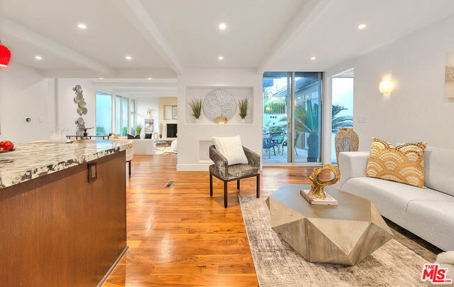 3804 Duray Place, Los Angeles CA: https://media.crmls.org/mediaz/edeb042a-41df-4d2d-a8fe-22418ed500fb.jpg