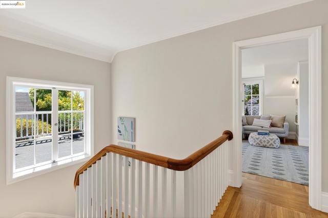 1145 Mandana Blvd, Oakland CA: https://media.crmls.org/mediaz/edeb34dd-6487-418b-a4d6-d4fd2e521702.jpg