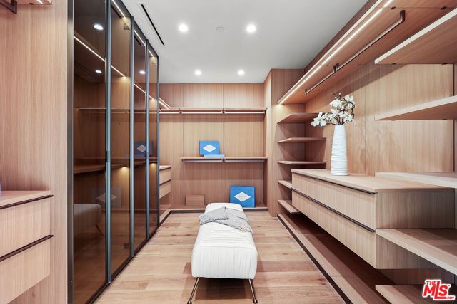 4445 Van Noord Avenue, Studio City CA: https://media.crmls.org/mediaz/edeb7471-daa8-4328-840d-7066b7e53e36.jpg