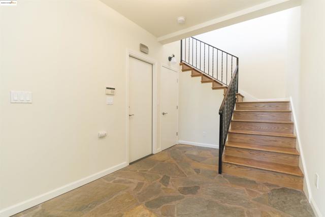 1881 Grand View Drive, Oakland CA: https://media.crmls.org/mediaz/edeb82a3-1aa4-471e-b566-b8f82fc80659.jpg