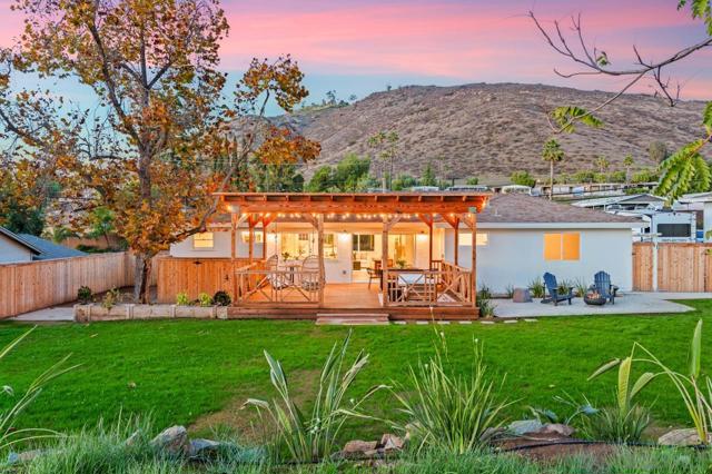 1155 Pepper Dr, El Cajon CA: https://media.crmls.org/mediaz/edebe020-e363-4915-83f2-9fd742bbe3f2.jpg