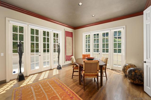 7612 Hillside Dr, La Jolla CA: https://media.crmls.org/mediaz/edec83a6-624d-4aeb-b118-4d2fbaff56b0.jpg