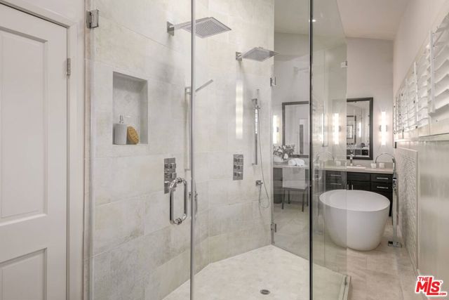17765 Camino De Yatasto, Pacific Palisades CA: https://media.crmls.org/mediaz/edecbd12-25c4-40bb-988d-3be221d9596b.jpg