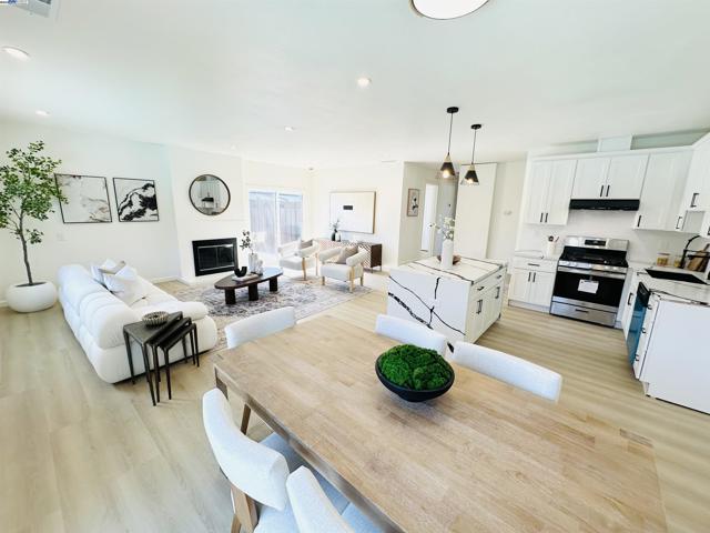 2262 Bermuda Ave, San Leandro CA: https://media.crmls.org/mediaz/eded1659-1a15-4e55-9313-f251e46824ab.jpg