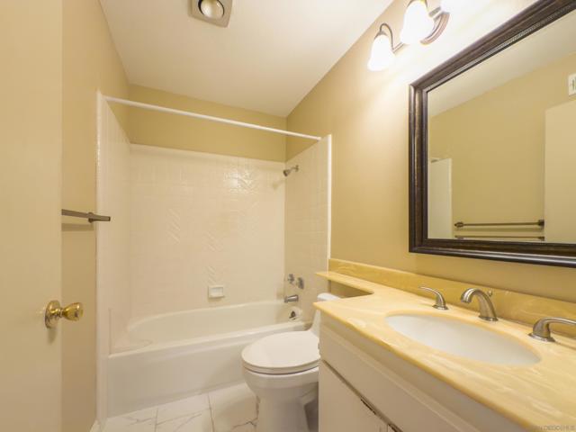 4468 Via Brillante, San Diego CA: https://media.crmls.org/mediaz/ededb492-0d50-49e8-a9b4-0a801b84707c.jpg