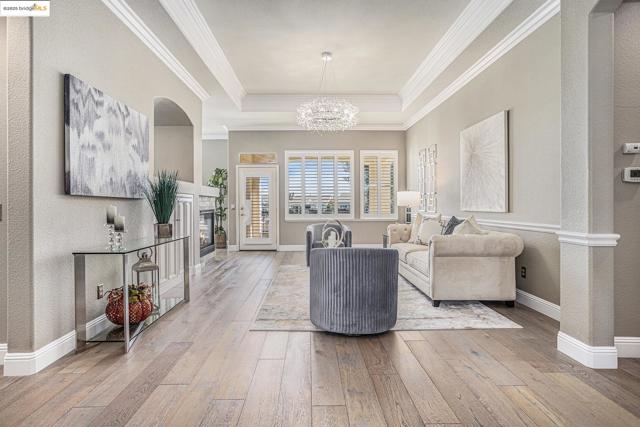 452 Tayberry Ln, Brentwood CA: https://media.crmls.org/mediaz/edee112e-2216-4fc9-815d-8b485f872430.jpg