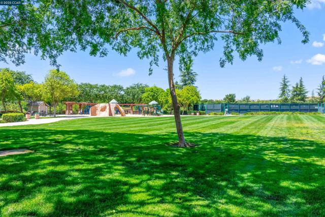 2073 Watermill Rd, San Ramon CA: https://media.crmls.org/mediaz/edee8212-a65e-4928-8964-c6d4f08f214f.jpg