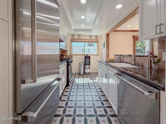16030 Moorpark Street, Encino CA: https://media.crmls.org/mediaz/edefa0e4-e5c5-4710-8173-ccbcc37578b3.jpg