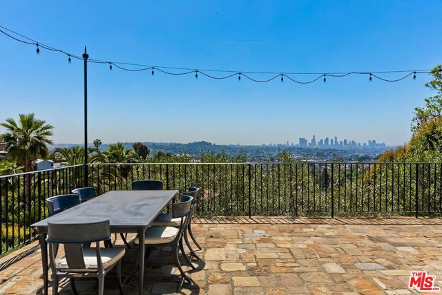 2420 Chislehurst Drive, Los Angeles CA: https://media.crmls.org/mediaz/edf0442e-d4cf-4f0b-8abc-e822e2fb22e5.jpg