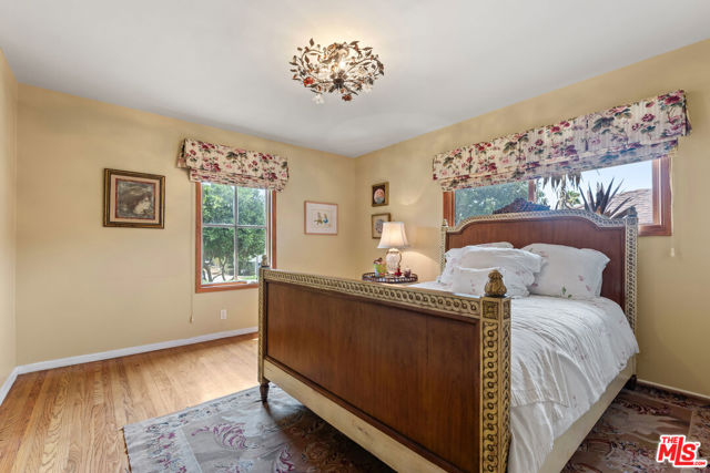 7132 Kentwood Avenue, Los Angeles CA: https://media.crmls.org/mediaz/edf1ce79-e71c-4647-9dff-7d0a592c15f1.jpg
