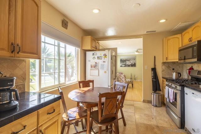 4033 Loma Alta Dr, San Diego CA: https://media.crmls.org/mediaz/edf27a0c-133c-4b84-b0c3-d43dd52e3b5a.jpg