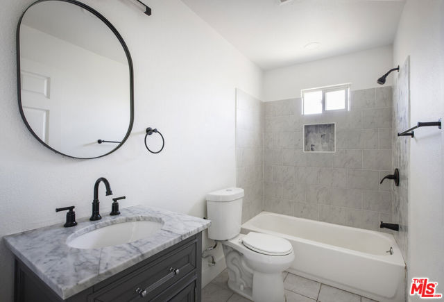 2074 W 29th Street, Los Angeles CA: https://media.crmls.org/mediaz/edf29e4d-eb5c-46e4-b6a2-79b92d64f091.jpg