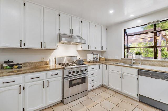 833 Alameda De Las Pulgas, Belmont CA: https://media.crmls.org/mediaz/edf2e040-f0d5-4863-ab4b-0b8954d3ba5b.jpg
