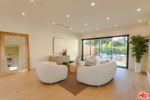 4936 Coolidge Avenue, Culver City CA: https://media.crmls.org/mediaz/edf2e2c5-71a5-40ef-b552-d1568ef8c0fb.jpg
