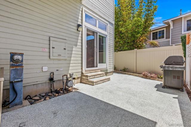 6550 Ponto Dr, Carlsbad CA: https://media.crmls.org/mediaz/edf2f66b-63f5-462f-abeb-233b0db14ff2.jpg