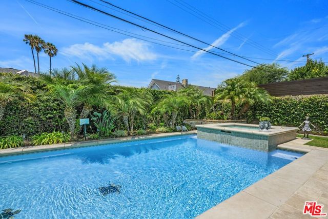 5905 S Chariton Avenue, Los Angeles CA: https://media.crmls.org/mediaz/edf34eb5-5d01-4a62-a170-21754f454dc9.jpg