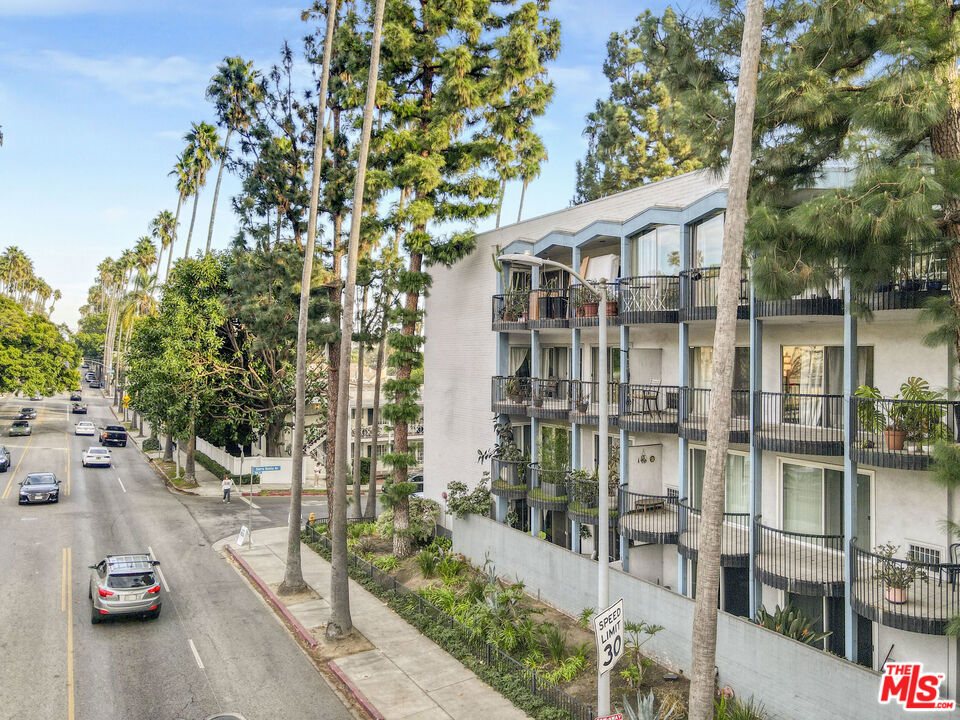7560 Hollywood Boulevard #306