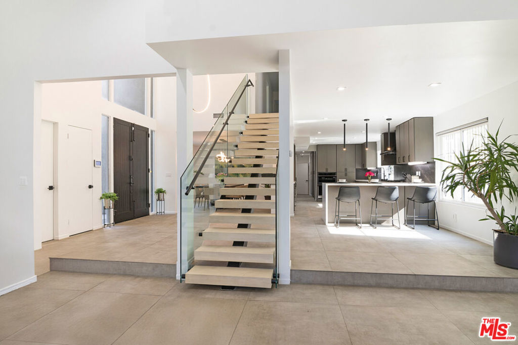 3585 Alana DriveSherman Oaks image #1