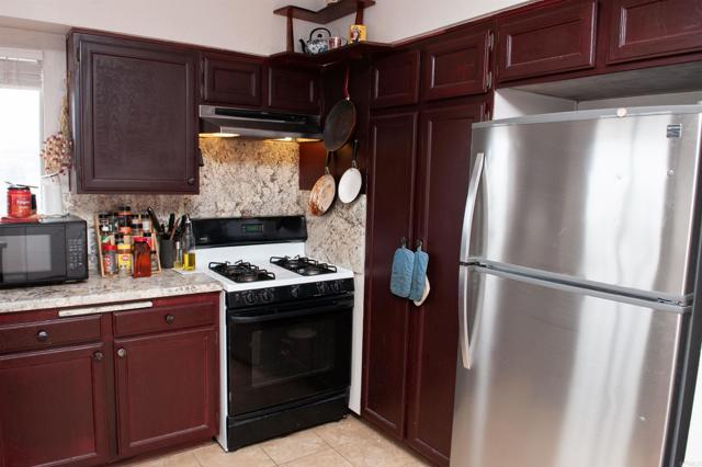 Detail Gallery Image 16 of 36 For 1523 E Windsor Rd 105b,  Glendale,  CA 91205 - 2 Beds | 1/1 Baths