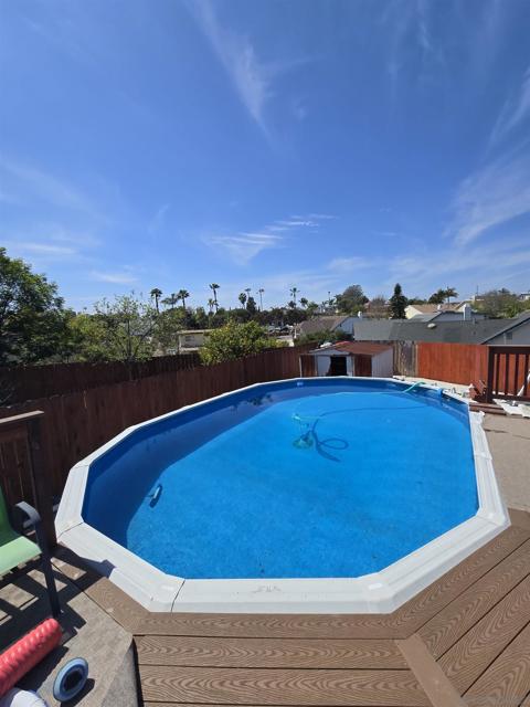 1552 Merlot Ct, Vista CA: https://media.crmls.org/mediaz/edf3e783-17b6-45fc-88b5-77e879a03ba9.jpg