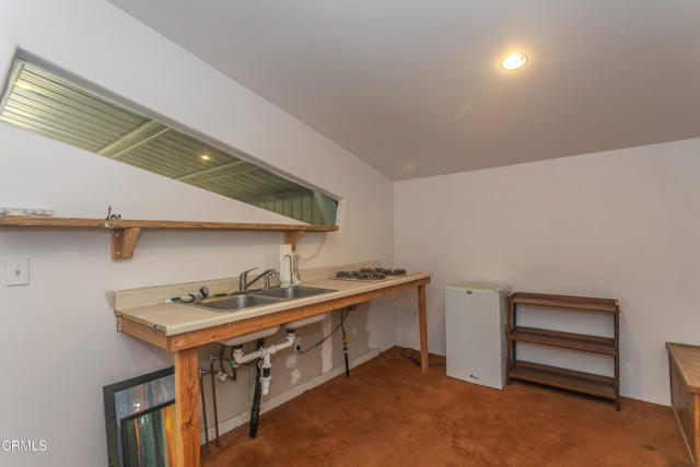 1400 Park Drive, Ojai CA: https://media.crmls.org/mediaz/edf439cd-e8a2-4c5f-9b54-dd88bbc068bb.jpg