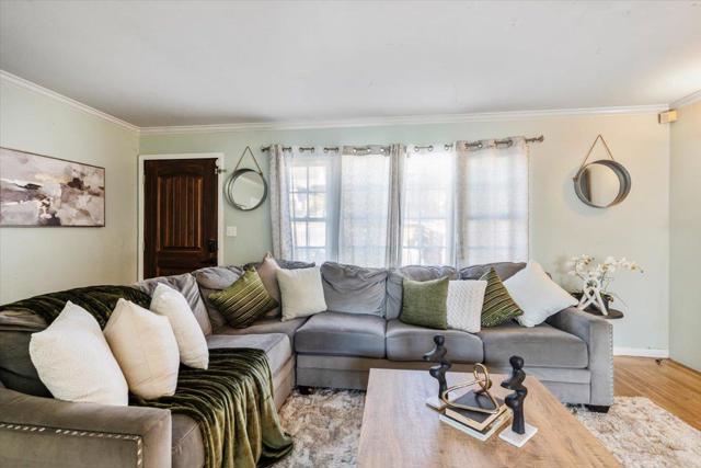 9401 Castlewood Street, Oakland CA: https://media.crmls.org/mediaz/edf4ba4c-e076-46f4-b514-b51c8d9bab34.jpg