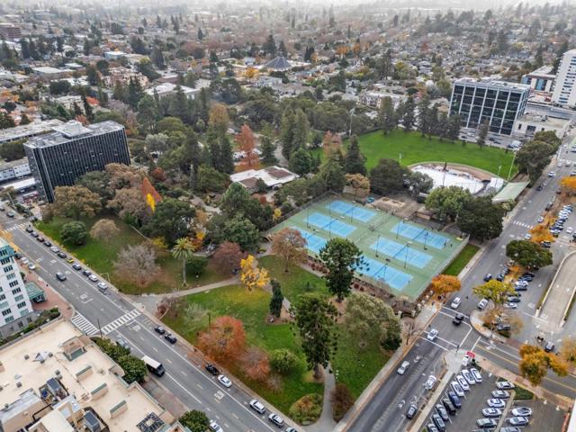 555 Laurel Avenue, San Mateo CA: https://media.crmls.org/mediaz/edf4dd1b-5acc-4cce-ba29-c22eb16f8939.jpg