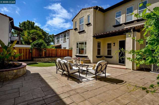 2371 Magnolia Bridge Dr, San Ramon CA: https://media.crmls.org/mediaz/edf5cbb1-c0fa-4c9f-9fcf-e9209fb1178b.jpg