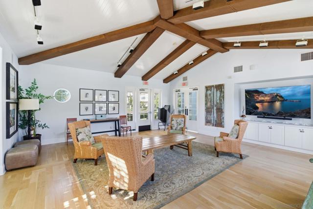 4382 Pacifica Way, Oceanside CA: https://media.crmls.org/mediaz/edf644a1-106c-4ef8-8fa0-b732cbbfed92.jpg