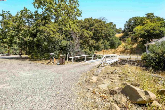 75 Kilkare Rd, Sunol CA: https://media.crmls.org/mediaz/edf6b44b-87dd-4ce0-a2bb-b2c465db4db1.jpg