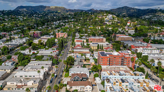 1732 N Wilton Place, Los Angeles CA: https://media.crmls.org/mediaz/edf6c261-7f7b-4e0e-92b5-76e956043076.jpg