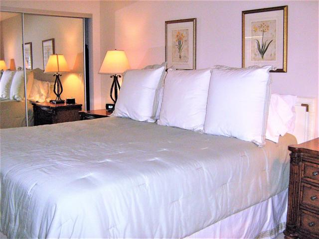 72346 Sommerset Drive, Palm Desert CA: https://media.crmls.org/mediaz/edf6d95d-fc25-443f-955b-04044ef23238.jpg