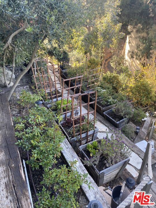 Drew Fenton | 16810 Glynn Drive Pacific Palisades CA | MLS: 7437023 Drew Fenton | 16810 Glynn Drive Pacific Palisades CA | MLS: 7437023