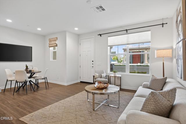 139 Farmhouse Drive, Simi Valley CA: https://media.crmls.org/mediaz/edf8b52f-622a-4536-b82a-3ff6d6ec97a7.jpg